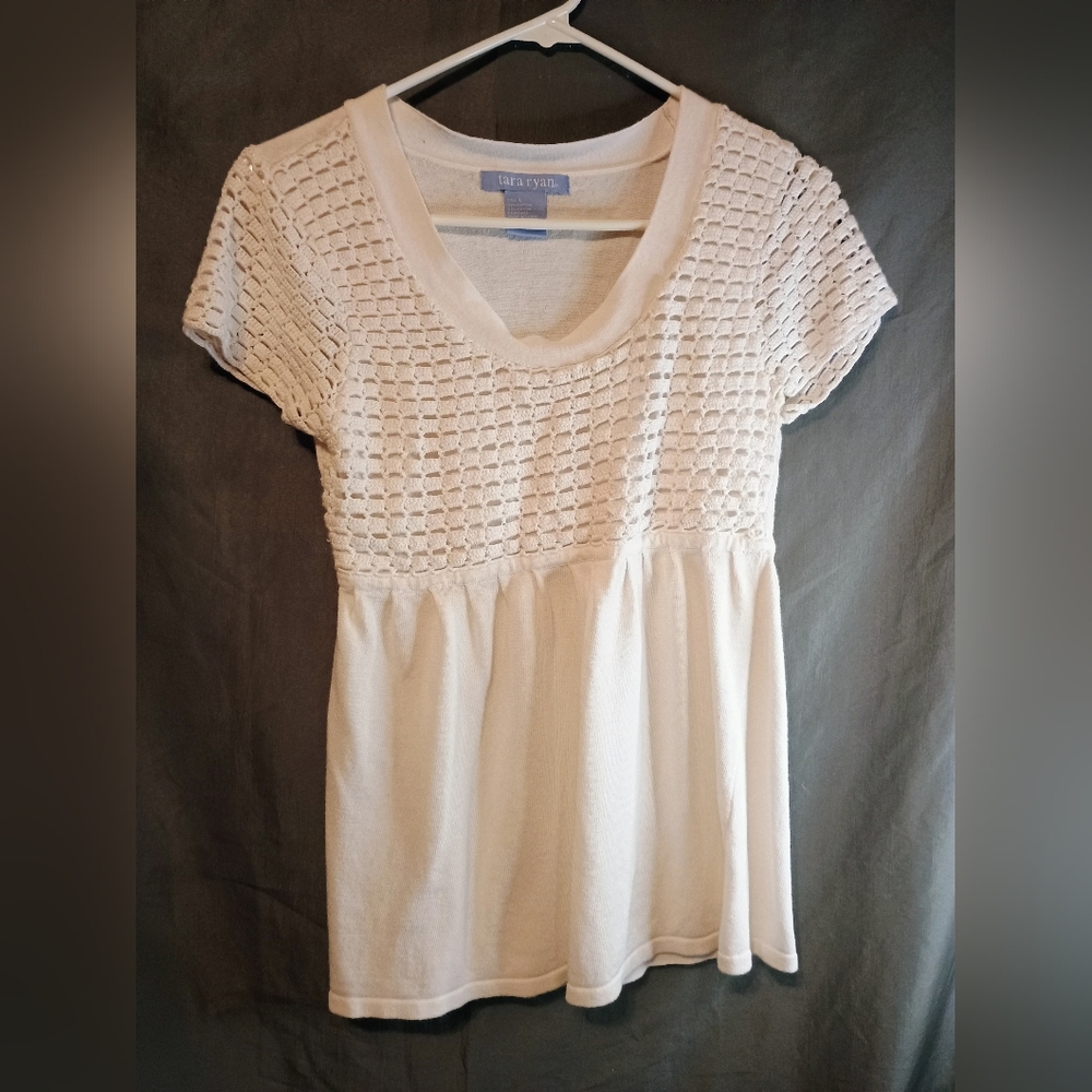Tara Ryan White Crochet Knit Crew Neck Blouse